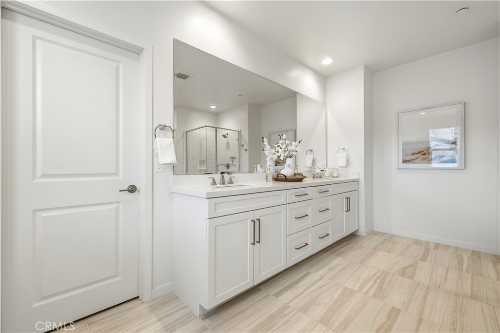18135 Tableau Way Saugus, CA 91350 - Photo 28 of 43 walk in closet