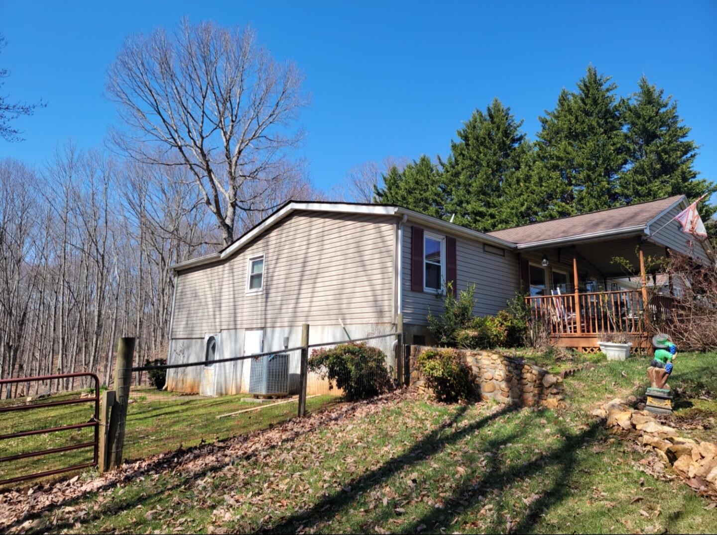 4061 Horseshoe Bend Road Goodview, VA 24095 - Photo 5 of 11 5