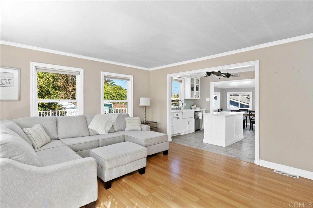 697 Ocean View Avenue Encinitas, CA 92024 - Photo 12 of 43