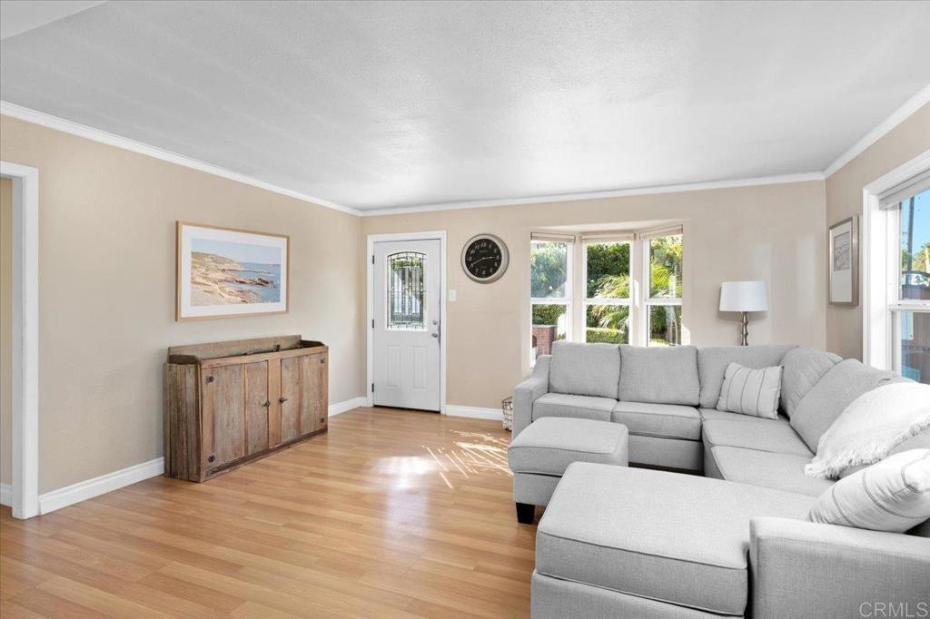 697 Ocean View Avenue Encinitas, CA 92024 - Photo 13 of 43