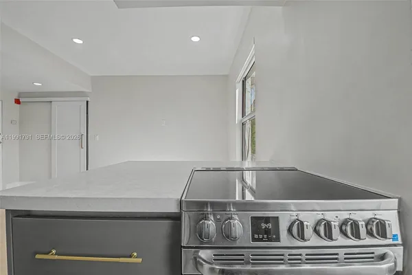 $2,600 | 694 Northeast 76th Street, Unit 6, Miami, FL 33138