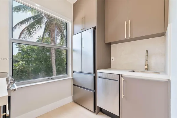 a view of a yard with plants