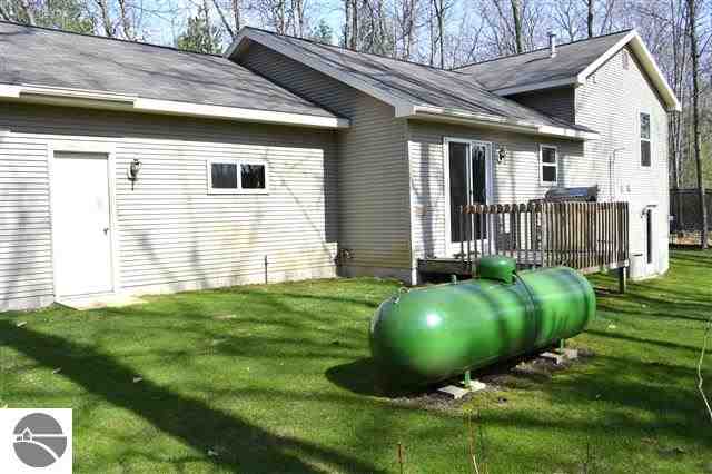 7155 Hall Creek Road Interlochen, MI 49643 - Photo 33 of 34 1778097-32.JPG