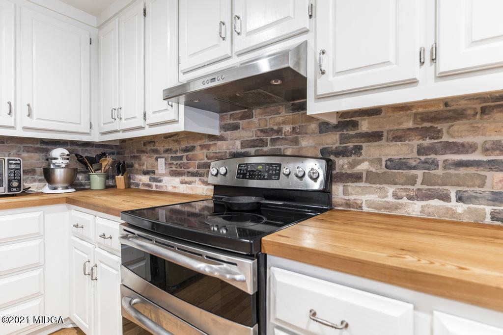 7085 Colaparchee Road Macon, GA 31220 - Photo 19 of 57 a kitchen with stainless steel appliances granite countertop white cabinets and a stove a oven with white countertops