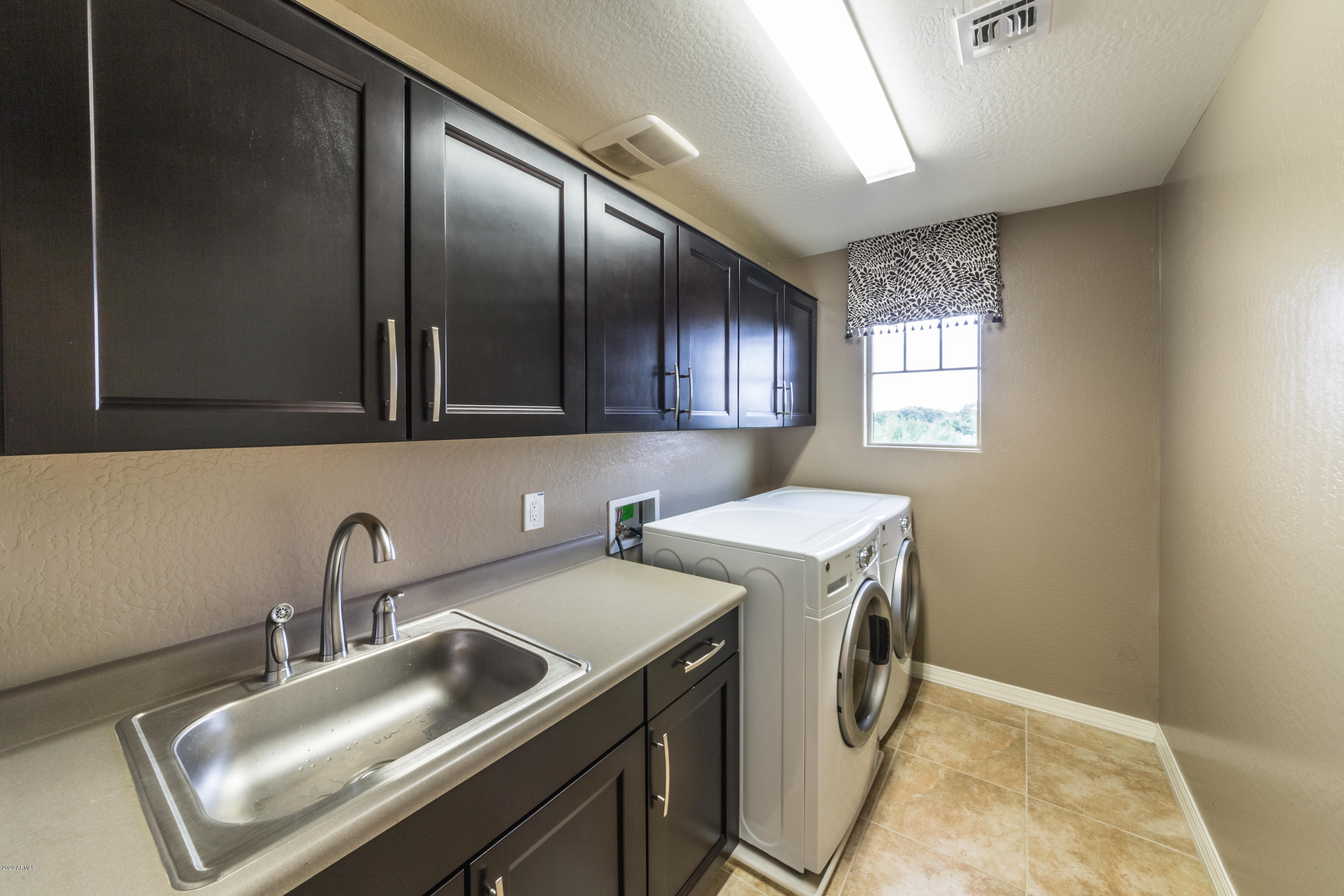 15283 West Charter Oak Road Surprise, AZ 85379 - Photo 22 of 33 Laundry
