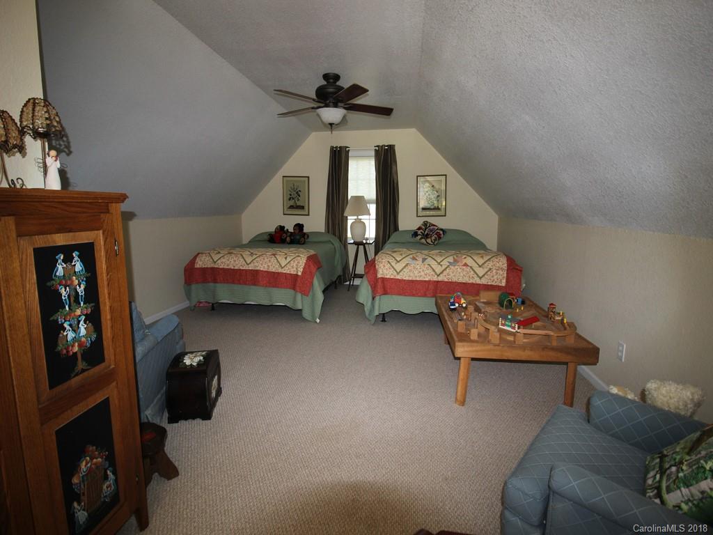 57 Pinnacle Road Burnsville, NC 28714 - Photo 18 of 36 Gallery Image 18