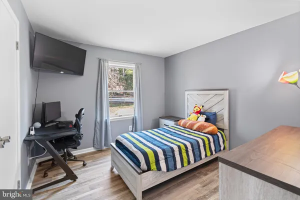 a bedroom with a bed and a dresser in it