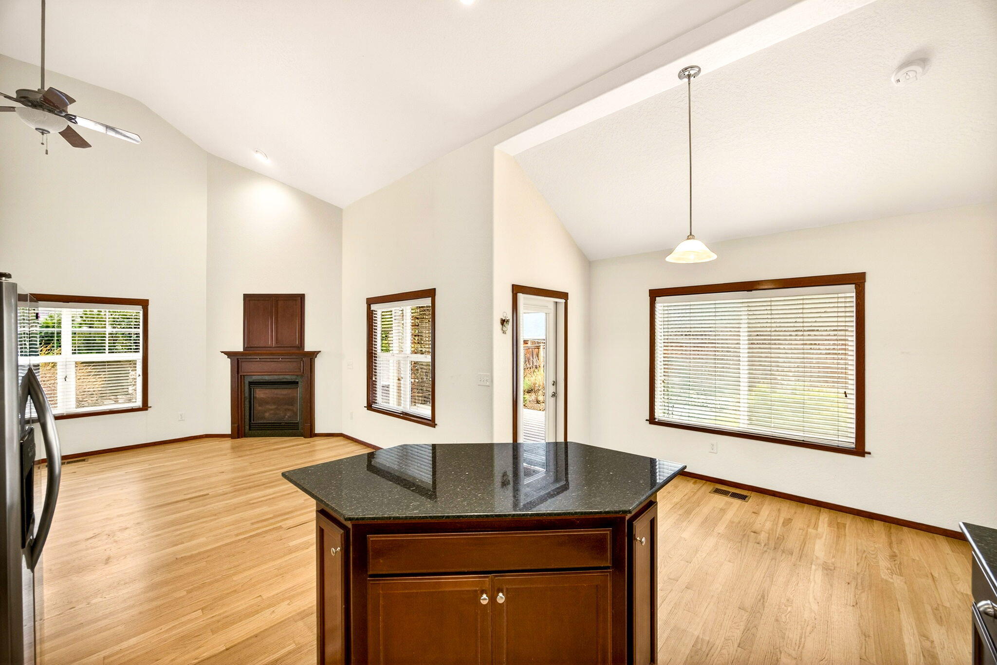 150 Graham Way Talent, OR 97540 - Photo 16 of 45 ApxGW00030