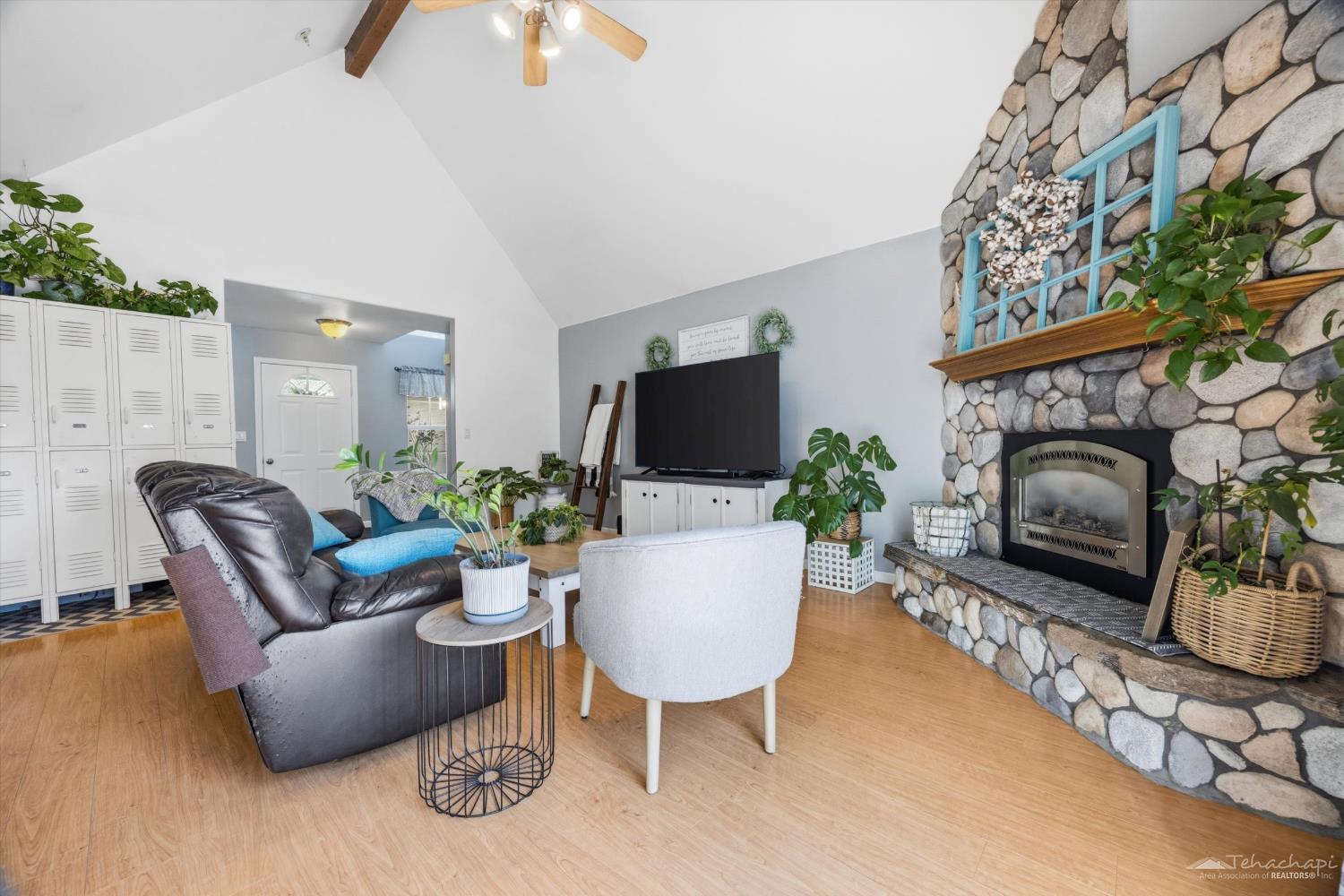 29751 Rolling Oak Drive Tehachapi, CA 93561 - Photo 14 of 64 Gallery Image 14