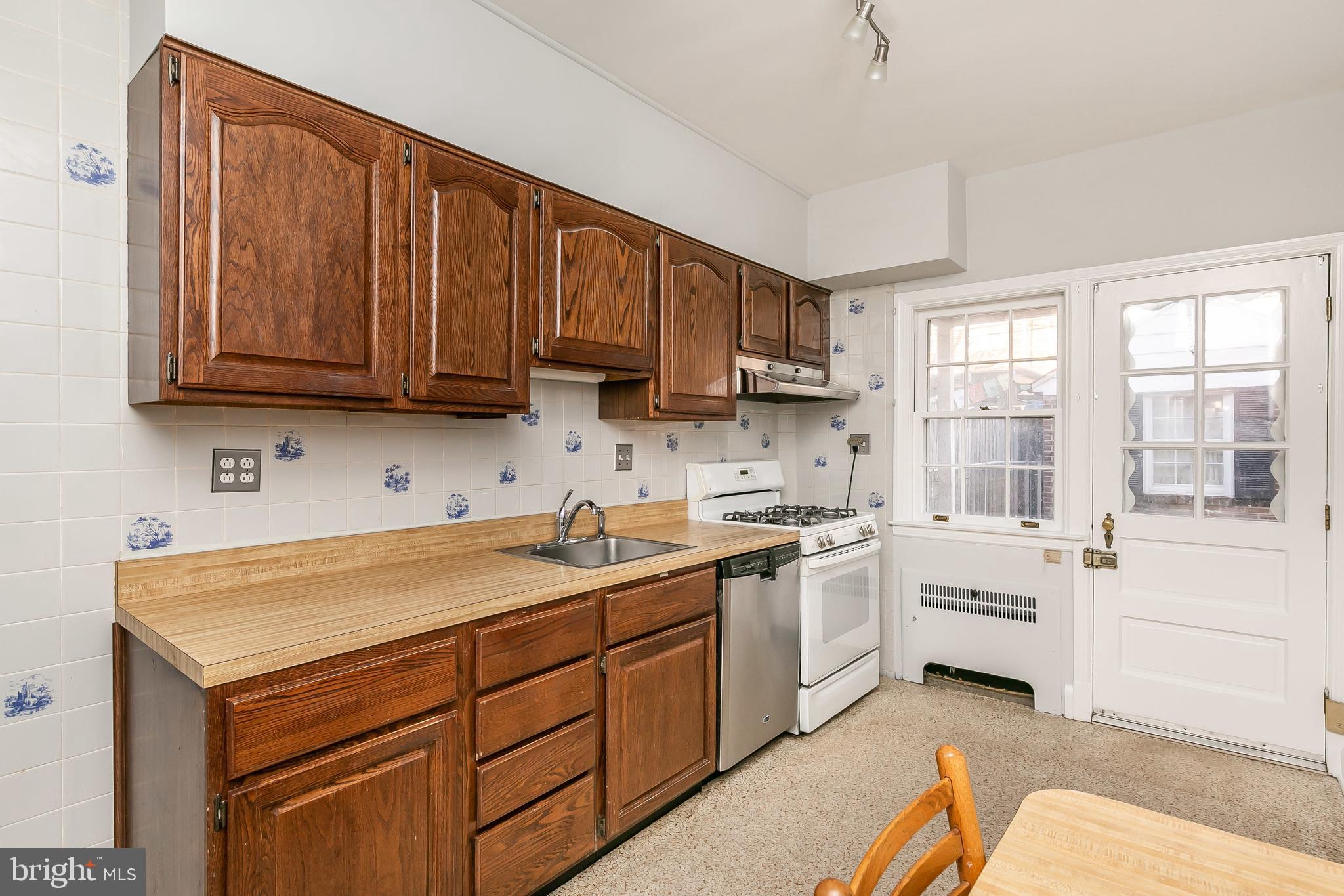 330 Murdock Road Baltimore, MD 21212 - Photo 18 of 35 Great natural light