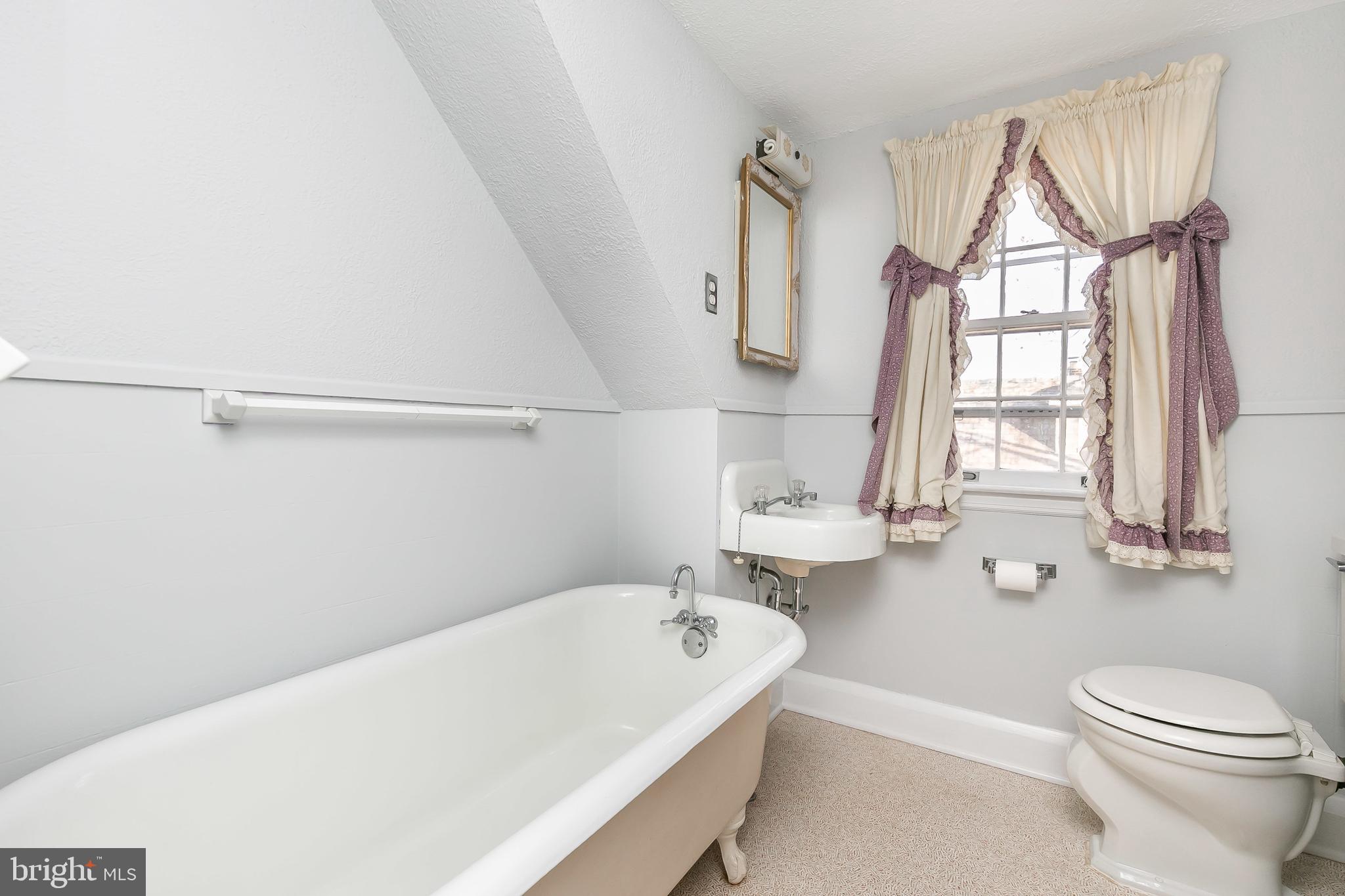 330 Murdock Road Baltimore, MD 21212 - Photo 9 of 35 Full Bath on 3rd level