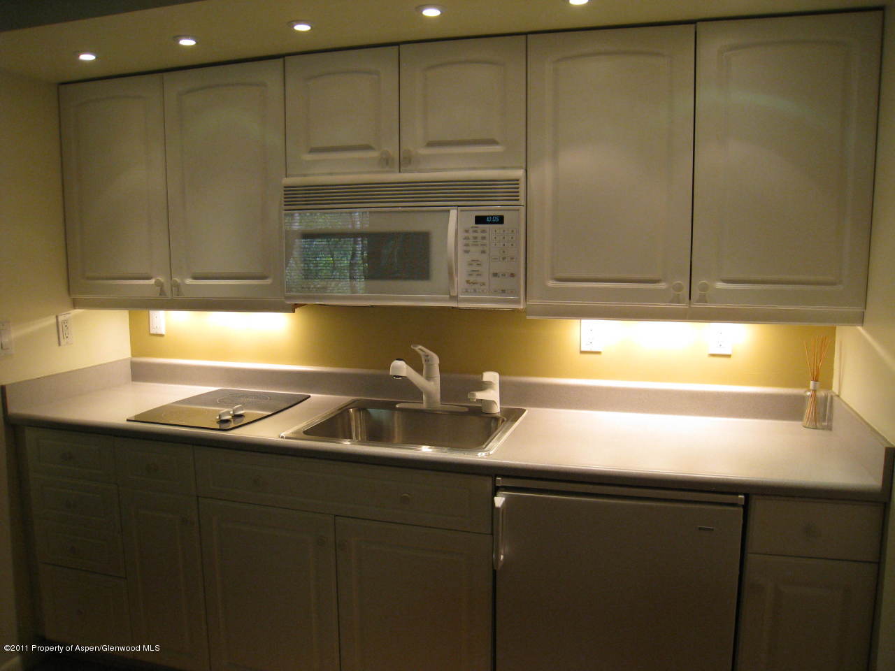 153 Knight Road Basalt, CO 81621 - Photo 5 of 17 Full Kitchen in MIL Apartment