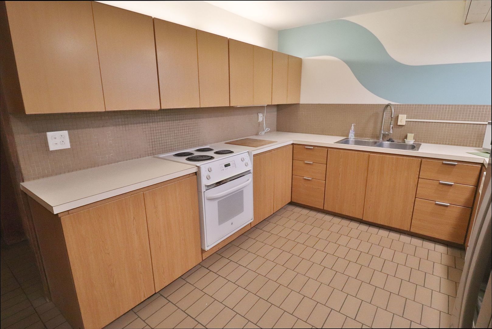 20120 West Brightway Road Mokena, IL 60448 - Photo 15 of 32 a kitchen with a sink stove and cabinets
