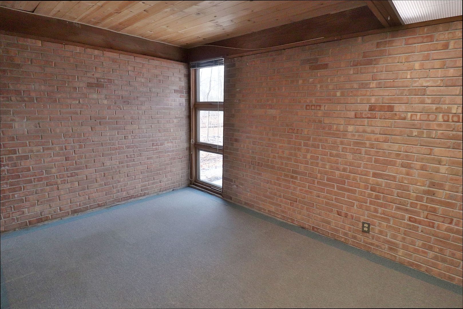 20120 West Brightway Road Mokena, IL 60448 - Photo 21 of 32 a view of an empty room and a window