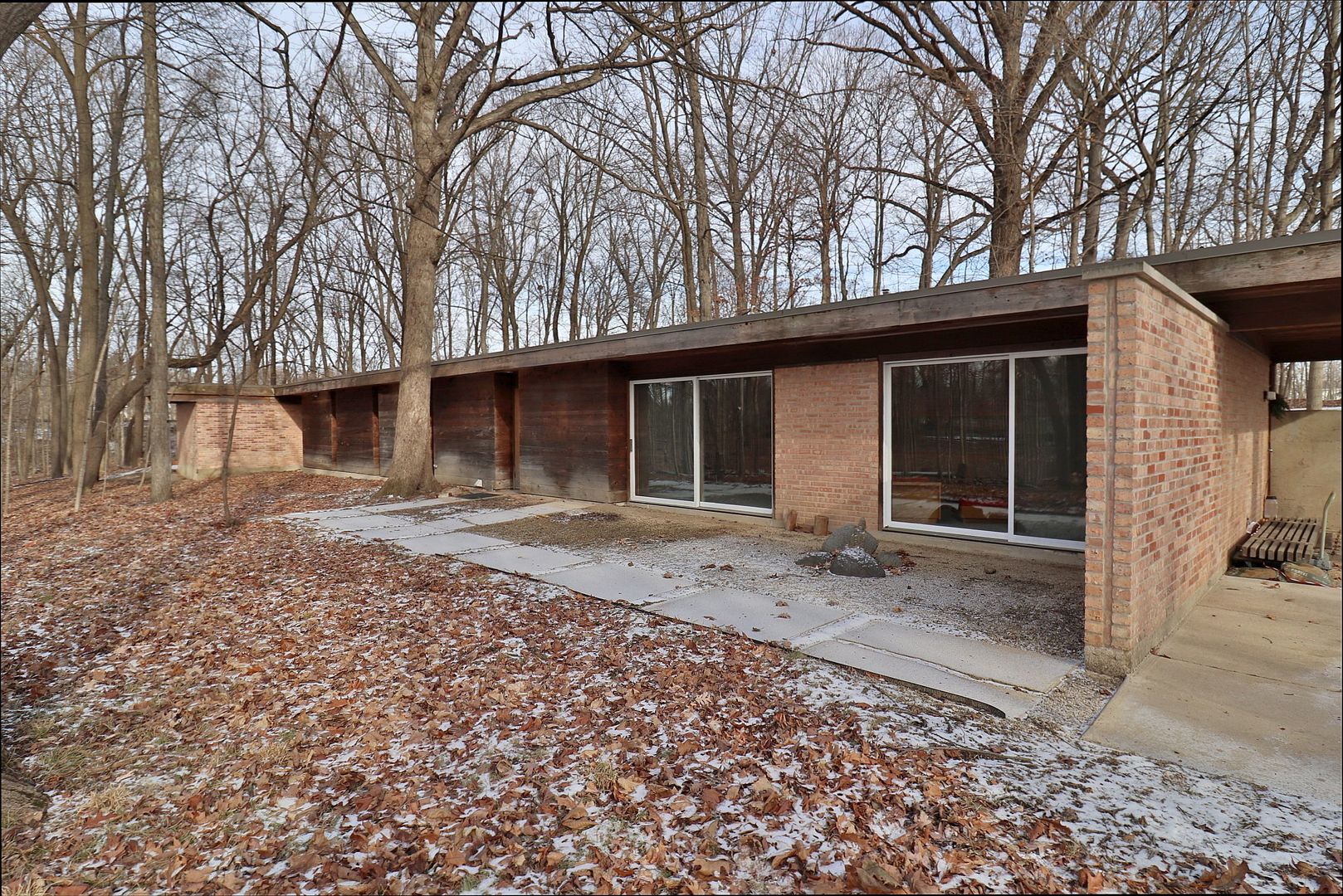 20120 West Brightway Road Mokena, IL 60448 - Photo 4 of 32 a front view of a house with garden