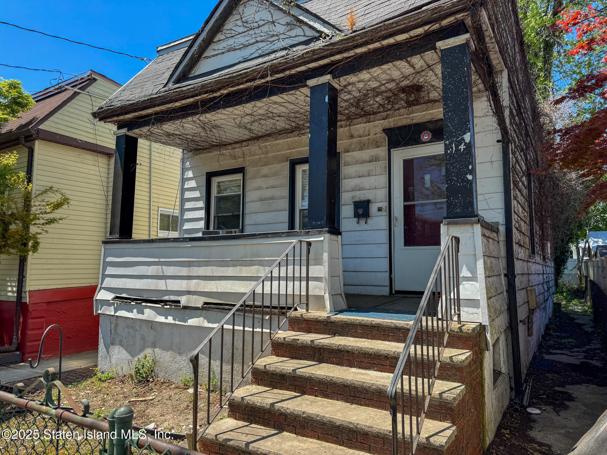 14 Van Riper Street Staten Island, NY 10302 - Photo 4 of 11 a front view of a house with stairs