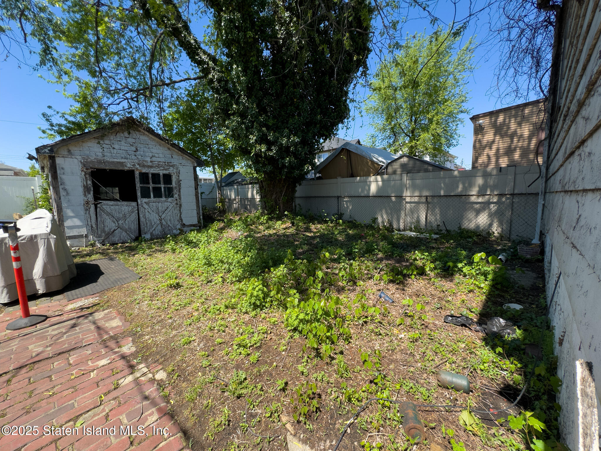 14 Van Riper Street Staten Island, NY 10302 - Photo 5 of 11 a front view of a house with a yard