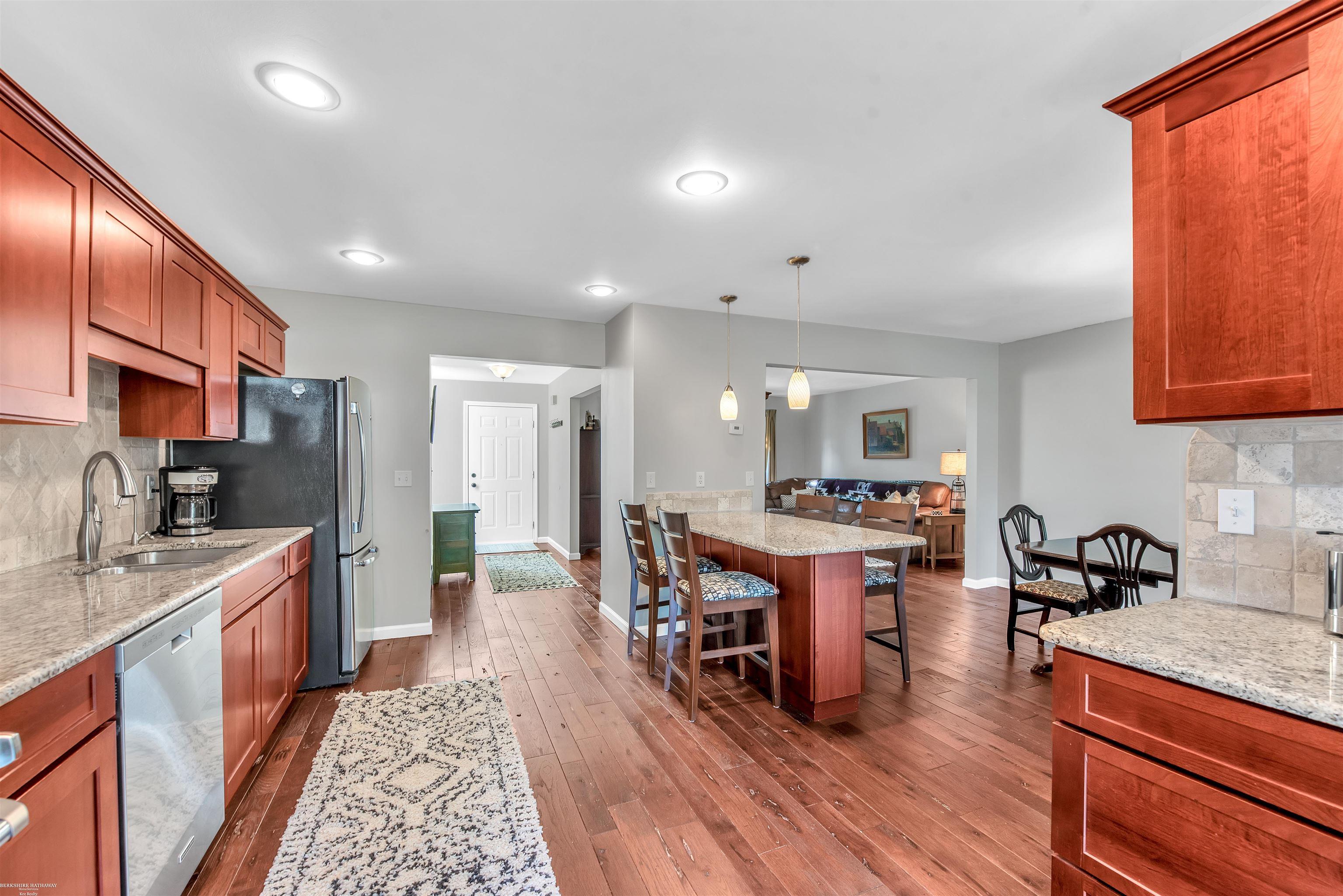 1505 Surrey Lane Rochester, MI 48306 - Photo 8 of 40 50088073-7.JPG