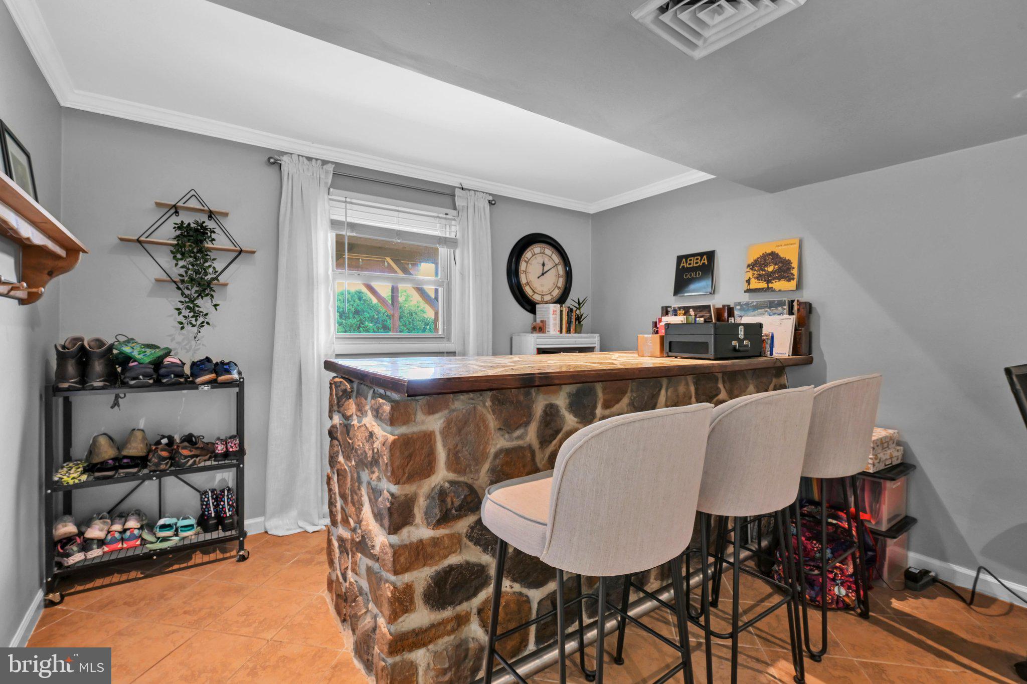 1083 Canadochly Road York, PA 17406 - Photo 15 of 32 Bar