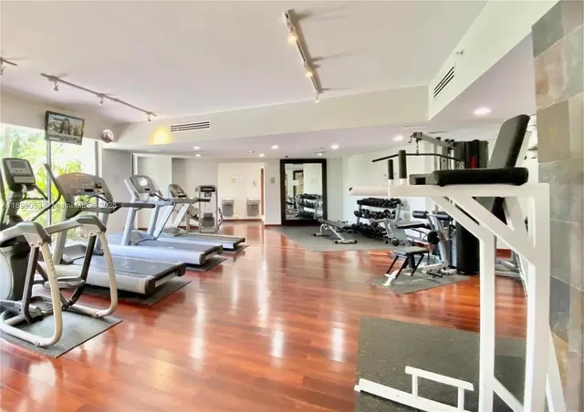 $299,000 | 3300 Northeast 191st Street, Unit 416, Aventura, FL 33180