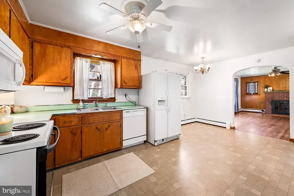 $2,400 | 16811 Ridge Road, Upperco, MD 21155