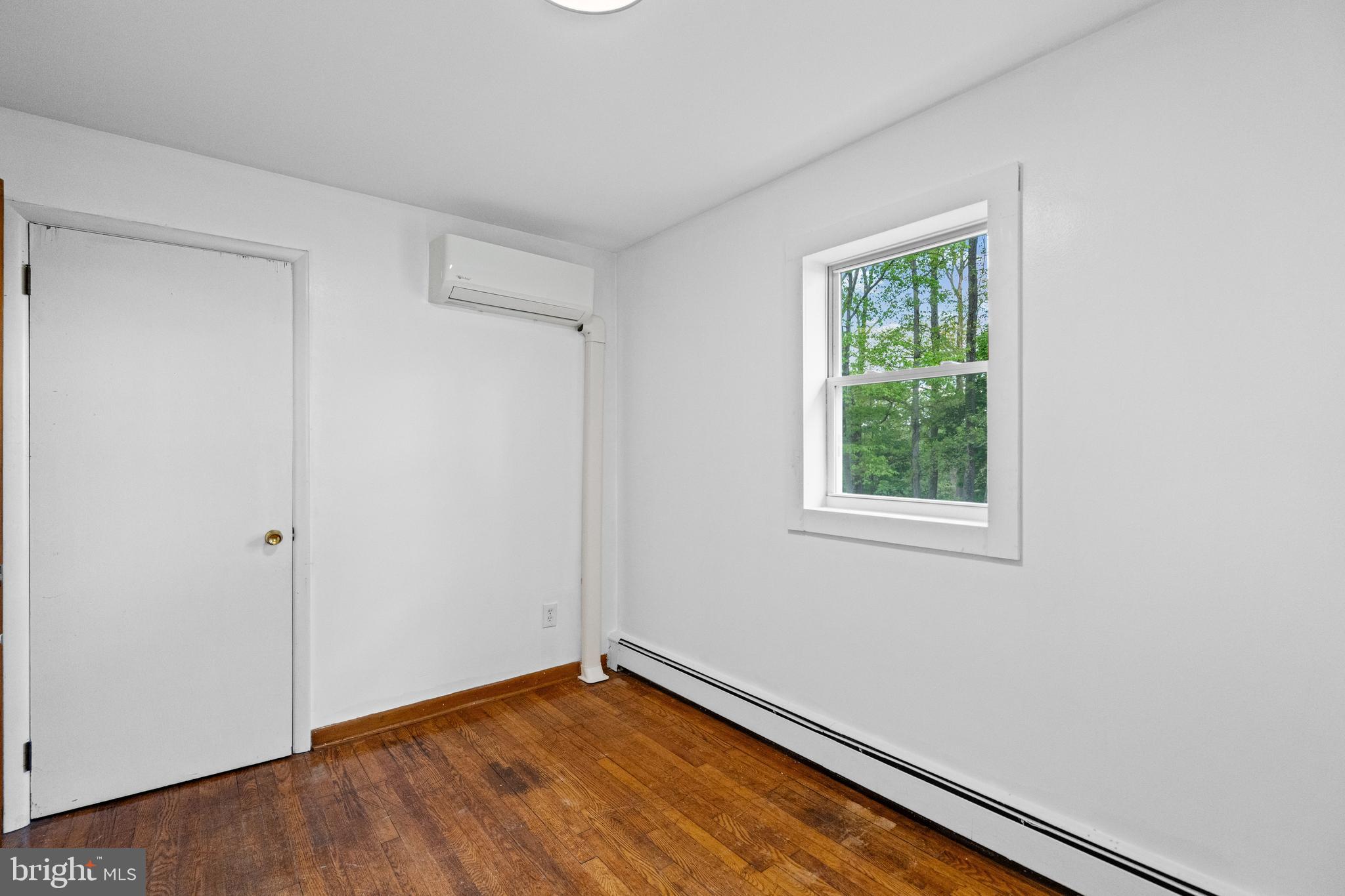 16811 Ridge Road Upperco, MD 21155 - Photo 10 of 22 an empty room with window