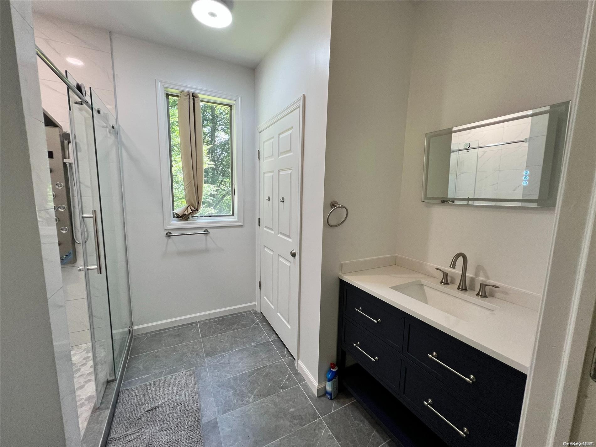 127 Kirkwood Road Stroudsburg, PA 18360 - Photo 3 of 20 a bathroom with a double vanity sink a mirror a shower and a bathtub