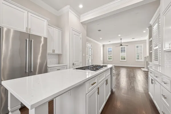 $939,900 | 122 Gateway Park Place, Spring, TX 77380