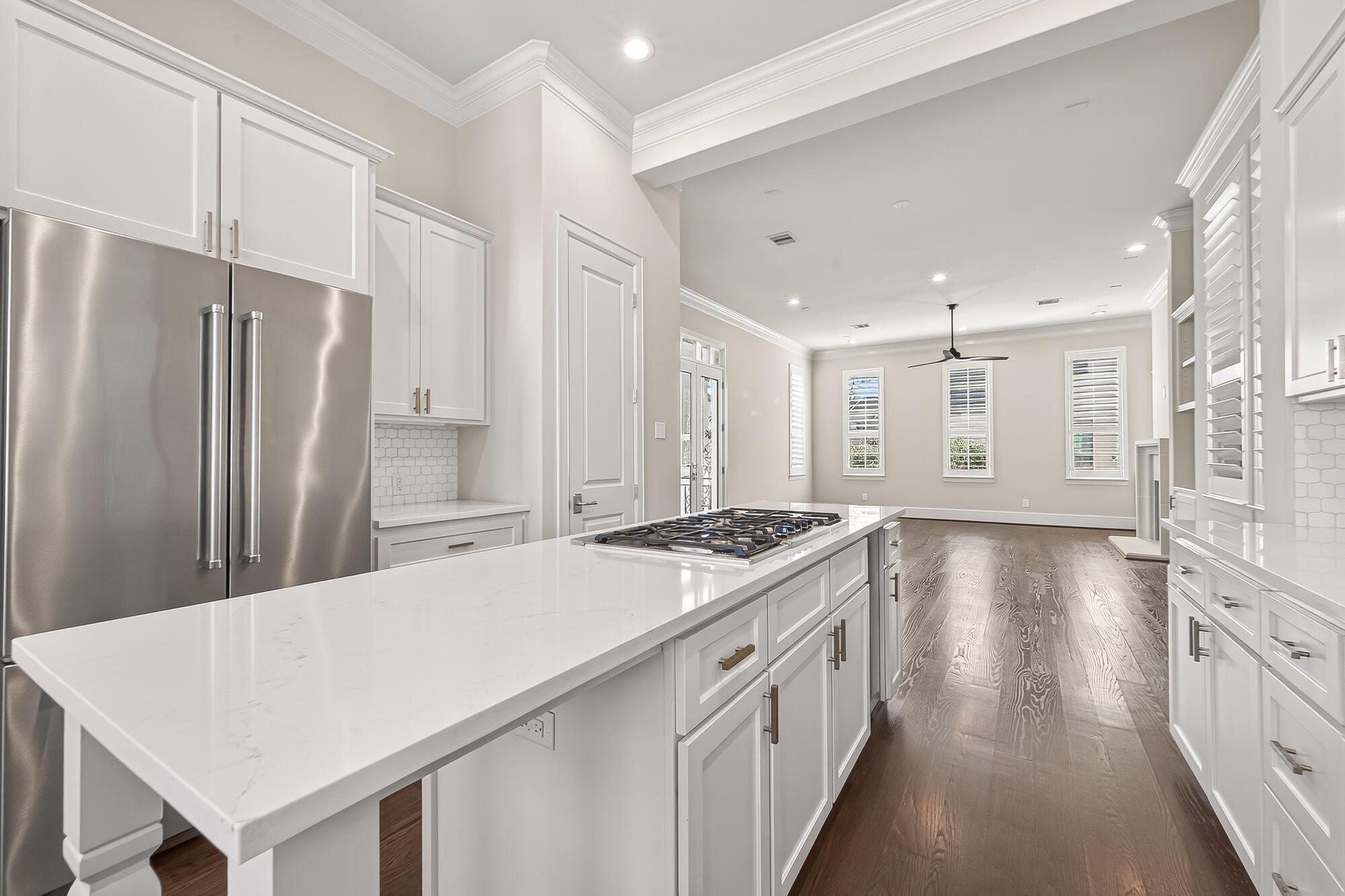 122 Gateway Park Place Spring, TX 77380 - Photo 23 of 44 a kitchen with a stove a refrigerator and a sink