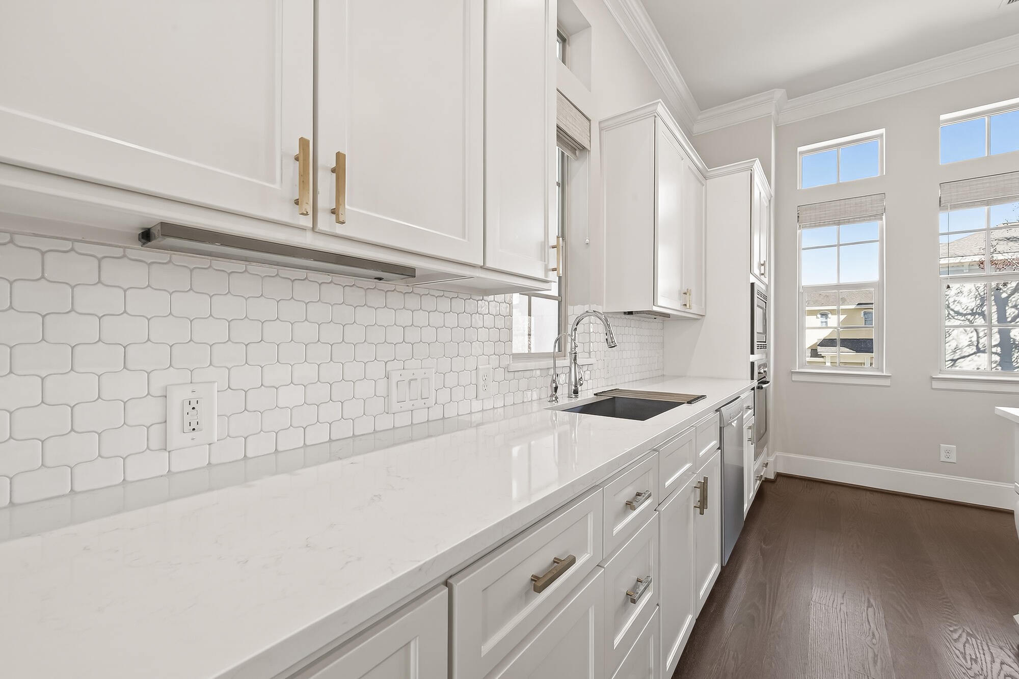 122 Gateway Park Place Spring, TX 77380 - Photo 24 of 44 a kitchen with a sink and cabinets