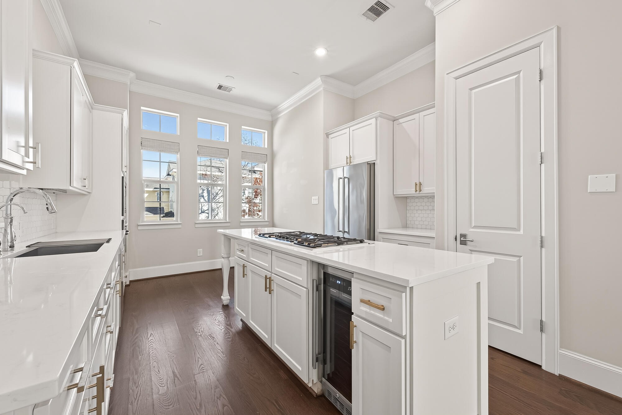 122 Gateway Park Place Spring, TX 77380 - Photo 25 of 44 a kitchen with a stove oven and sink
