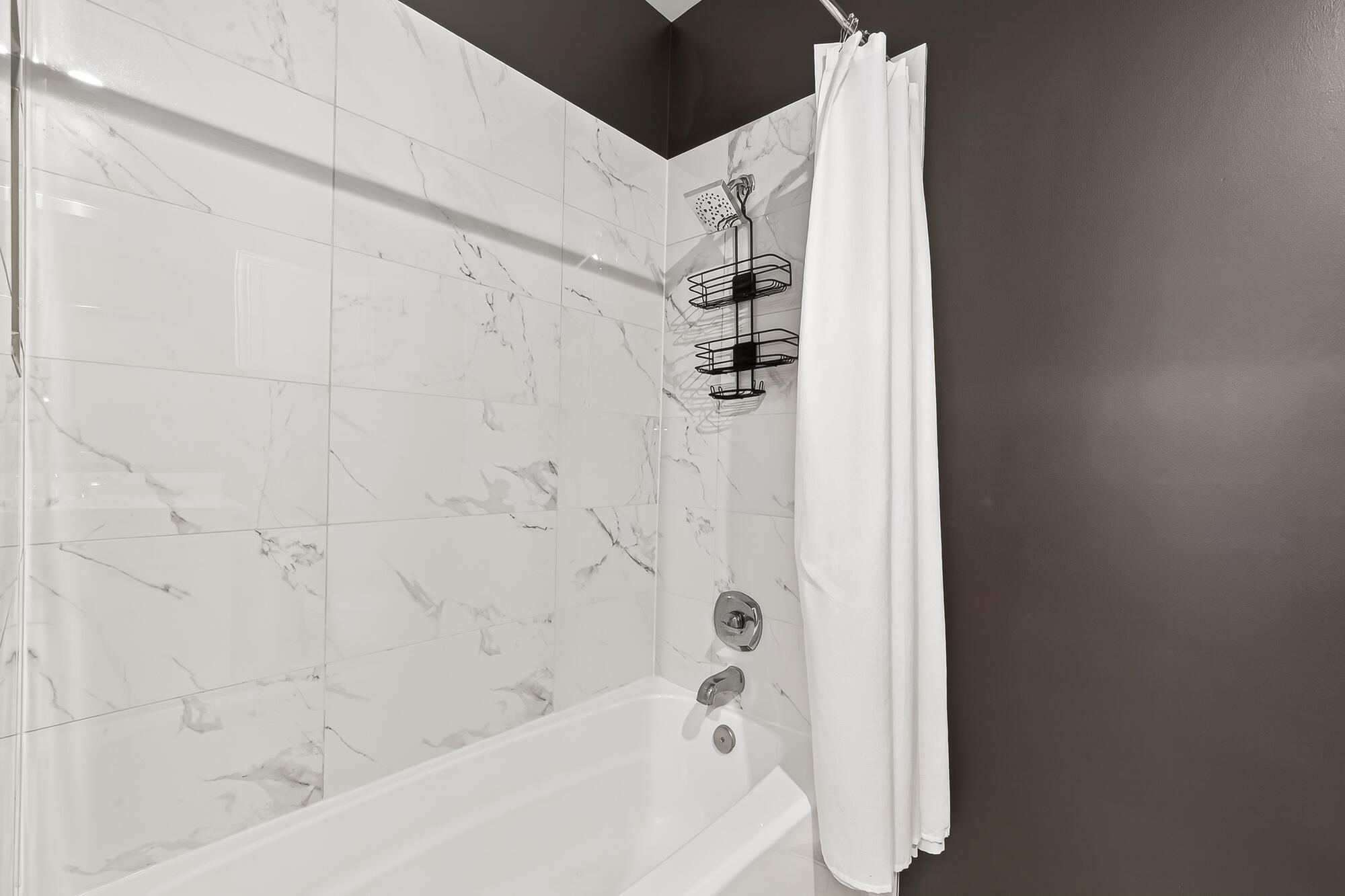 122 Gateway Park Place Spring, TX 77380 - Photo 10 of 44 a bathroom with a bathtub