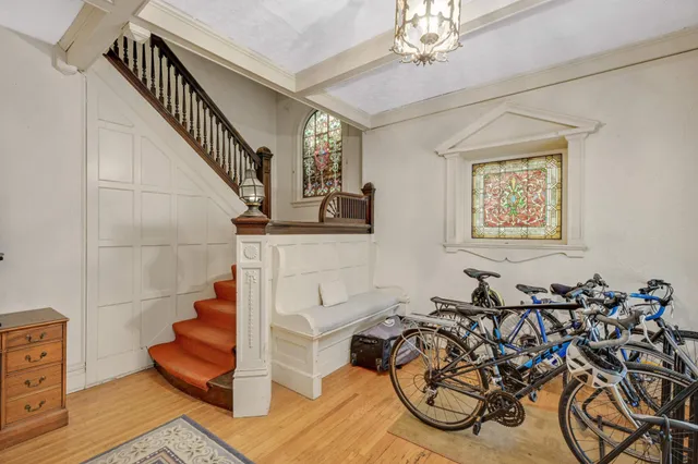 $1,800 | 2428 Colfax Avenue South, Unit 2, Minneapolis, MN 55405