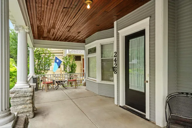 $1,800 | 2428 Colfax Avenue South, Unit 2, Minneapolis, MN 55405