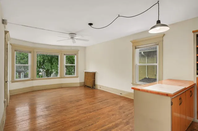 $1,800 | 2428 Colfax Avenue South, Unit 2, Minneapolis, MN 55405