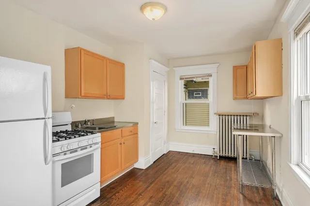 $1,800 | 2428 Colfax Avenue South, Unit 2, Minneapolis, MN 55405