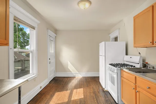 $1,800 | 2428 Colfax Avenue South, Unit 2, Minneapolis, MN 55405