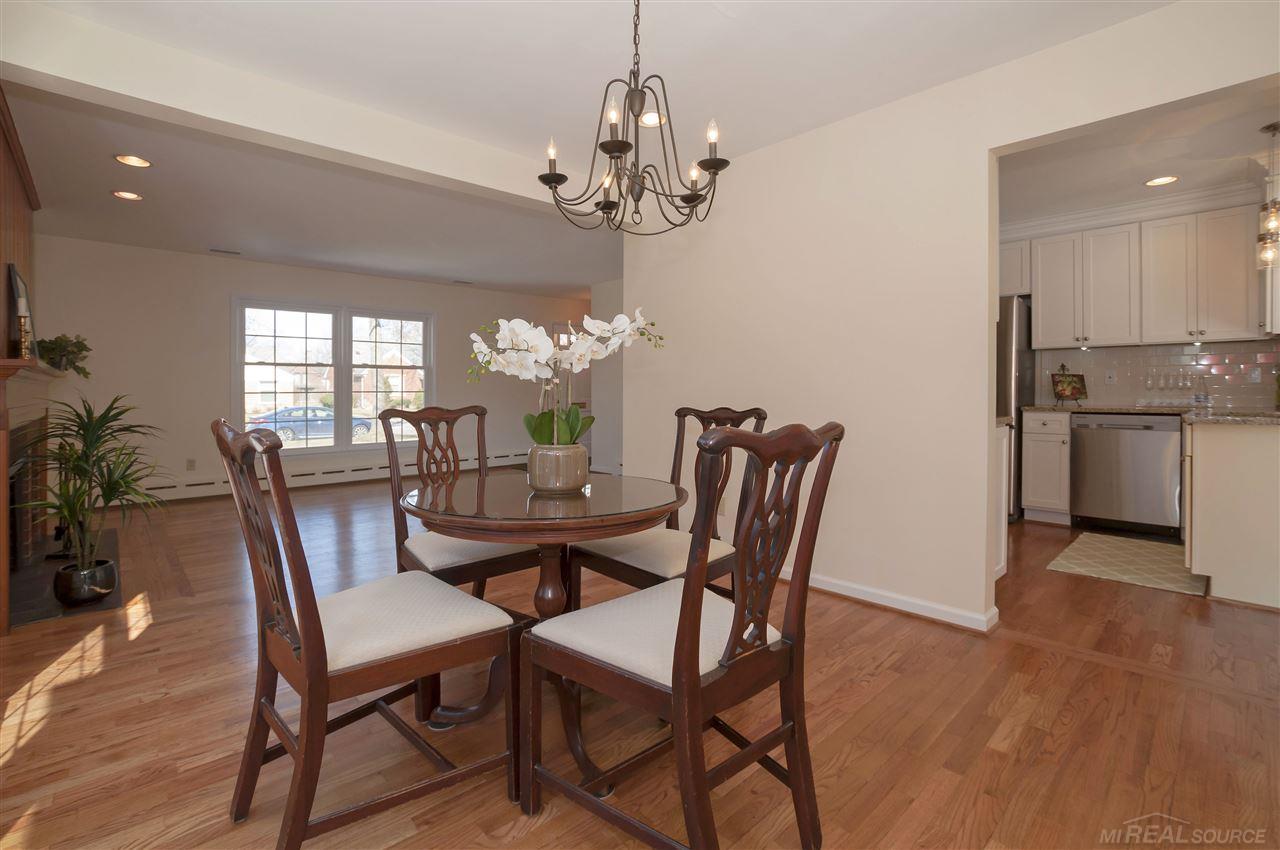 1155 Hampton Road Grosse Pointe, MI 48236 - Photo 8 of 38 31315285-7.JPG