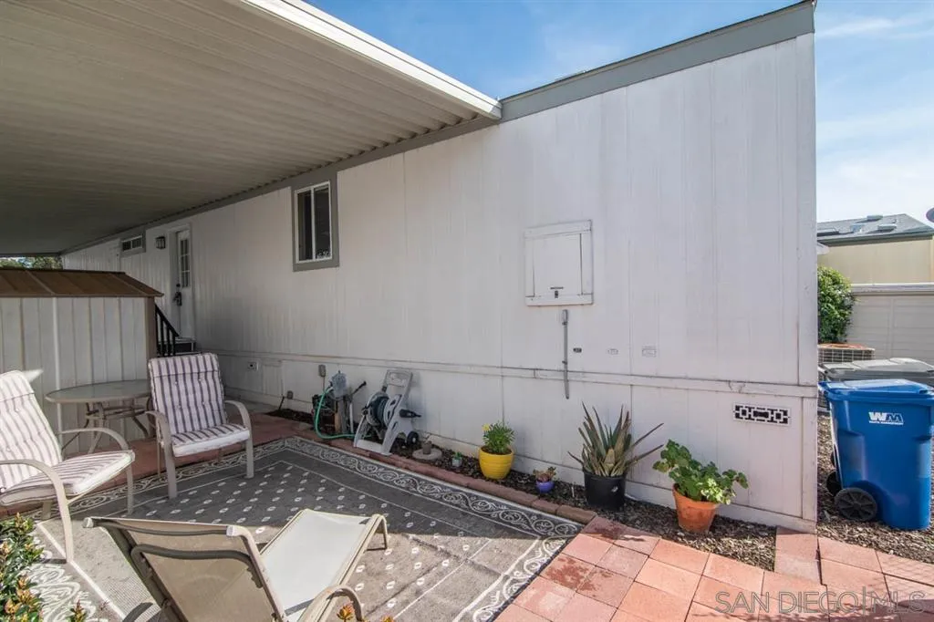 1810 Hillsdale Road, Unit 85 El Cajon, CA 92019 - Photo 11 of 23 a living room with furniture