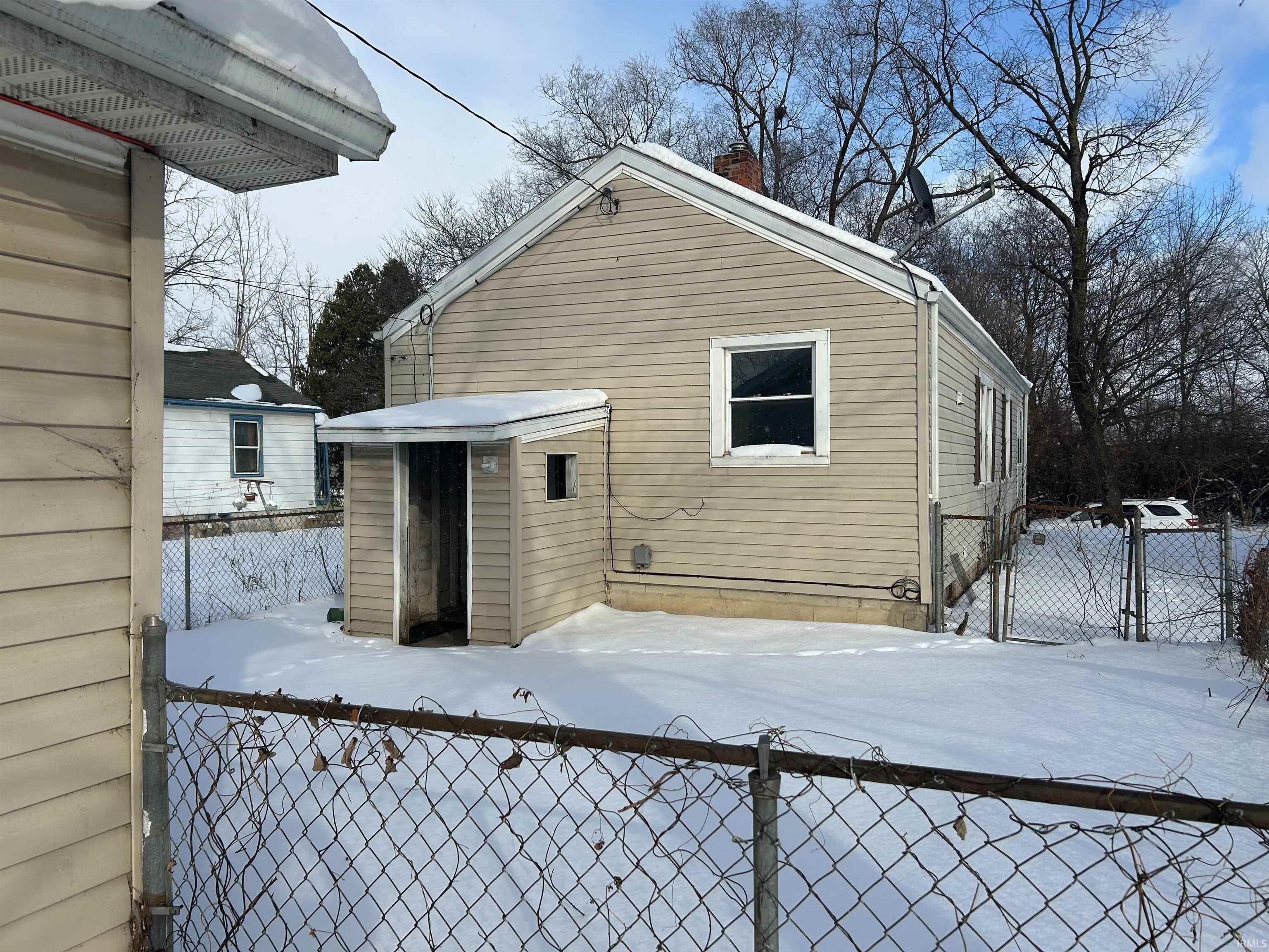 1220 Fairview Avenue Fort Wayne, IN 46803 - Photo 2 of 10