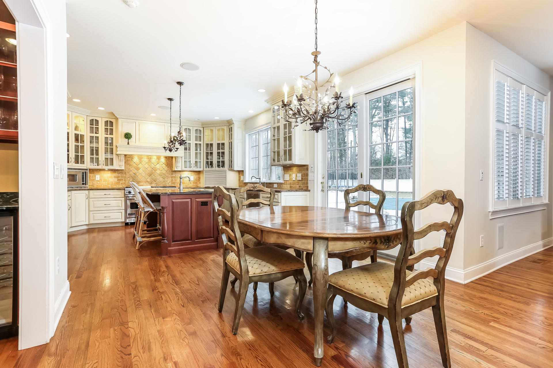 33 Toquam Road New Canaan, CT 06840 - Photo 4 of 24 008-photo-breakfast-nook-6776023