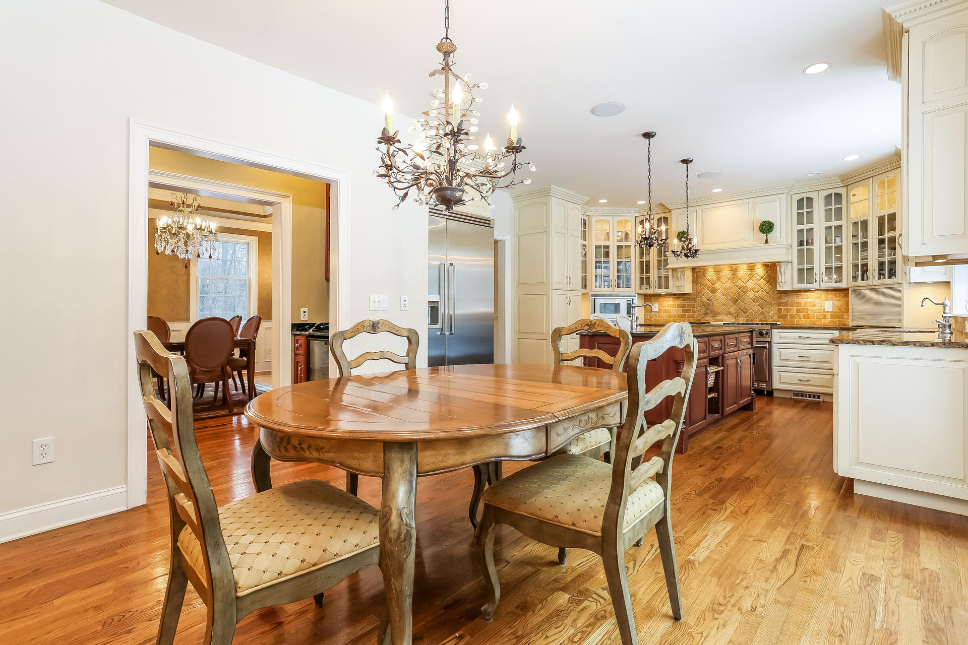 33 Toquam Road New Canaan, CT 06840 - Photo 5 of 24 009-photo-breakfast-nook-6776024