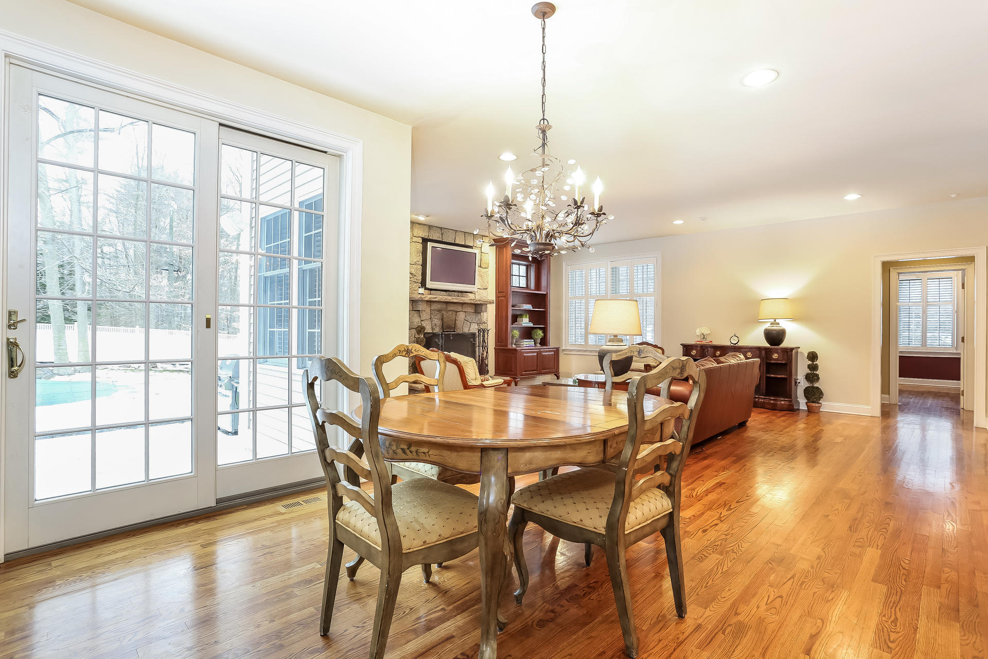 33 Toquam Road New Canaan, CT 06840 - Photo 8 of 24 010-photo-breakfast-nook-6776029