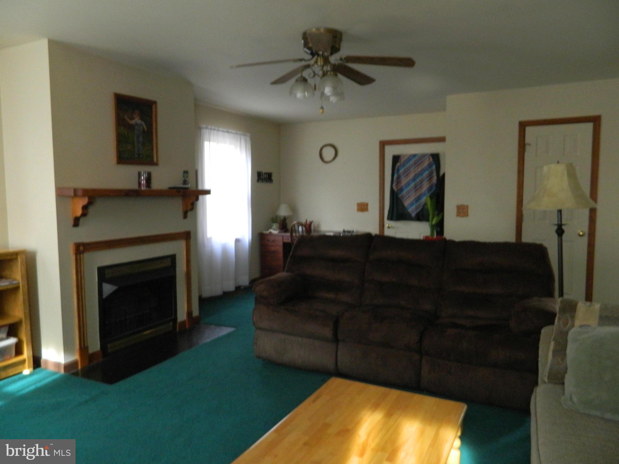 13306 River Road Ridgely, MD 21660 - Photo 13 of 29 Living Room