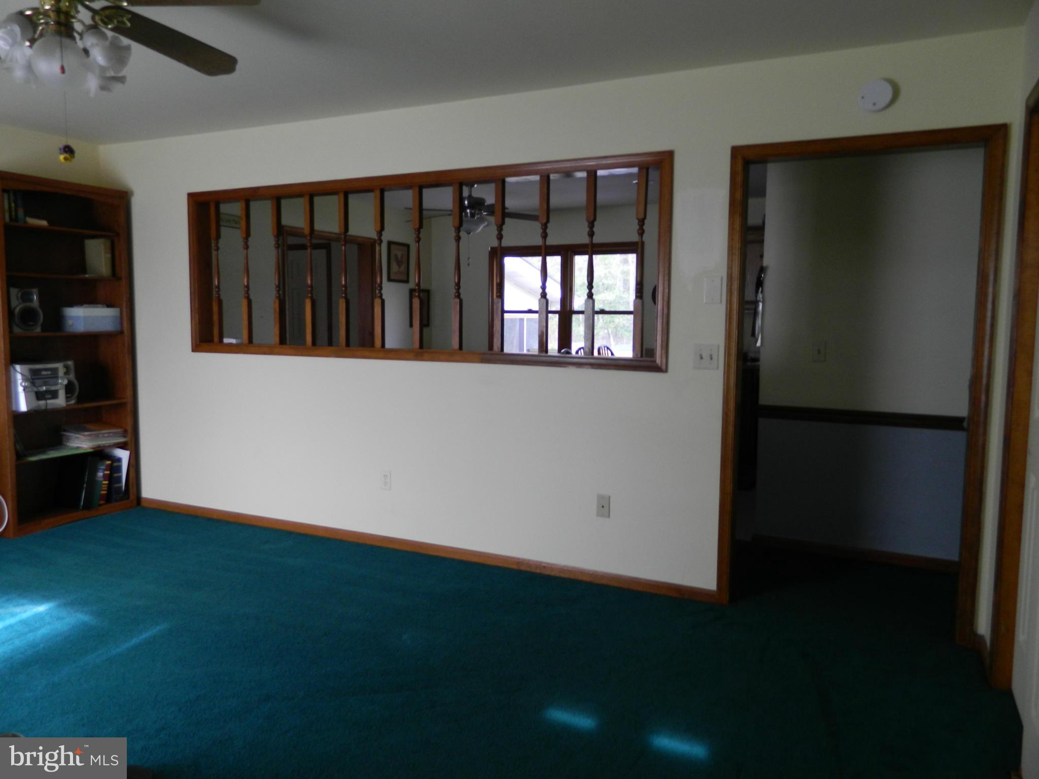 13306 River Road Ridgely, MD 21660 - Photo 10 of 29 Living Room