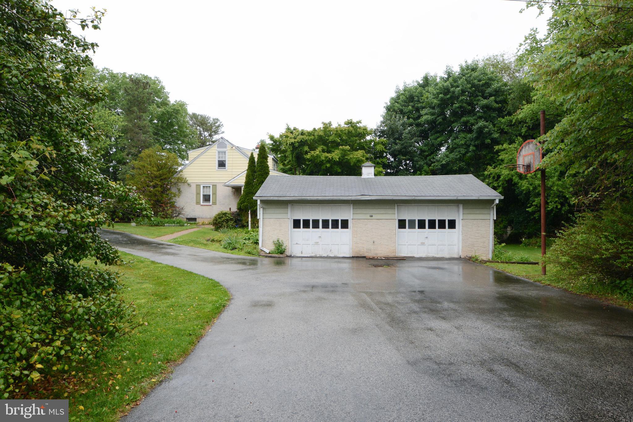 419 Continental Road Hatboro, PA 19040 - Photo 5 of 50 Detached 2-car garage