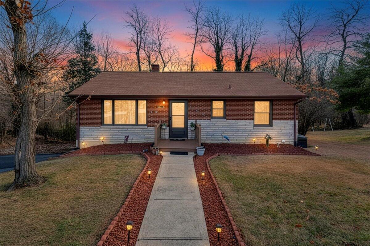 4902 Rowe Ridge Road Northwest Roanoke, VA 24017 - Photo 1 of 36 01-MIB06096F