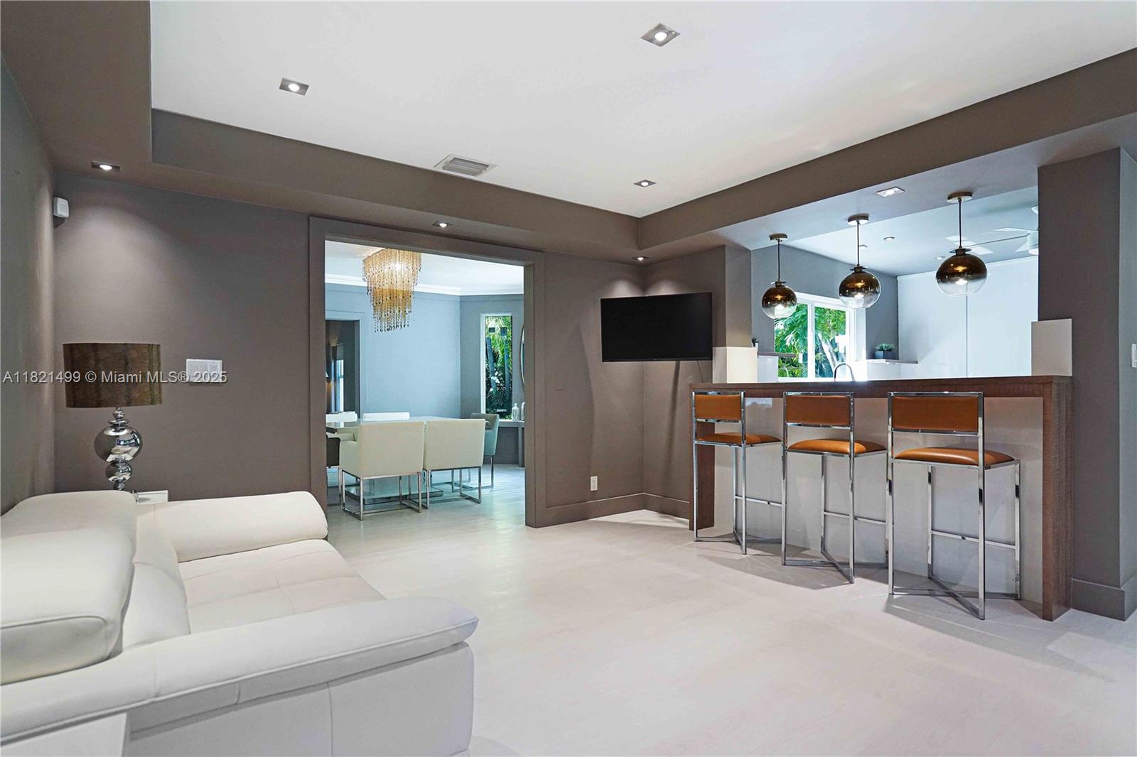 5650 Pine Tree Drive Miami Beach, FL 33140 - Photo 11 of 48