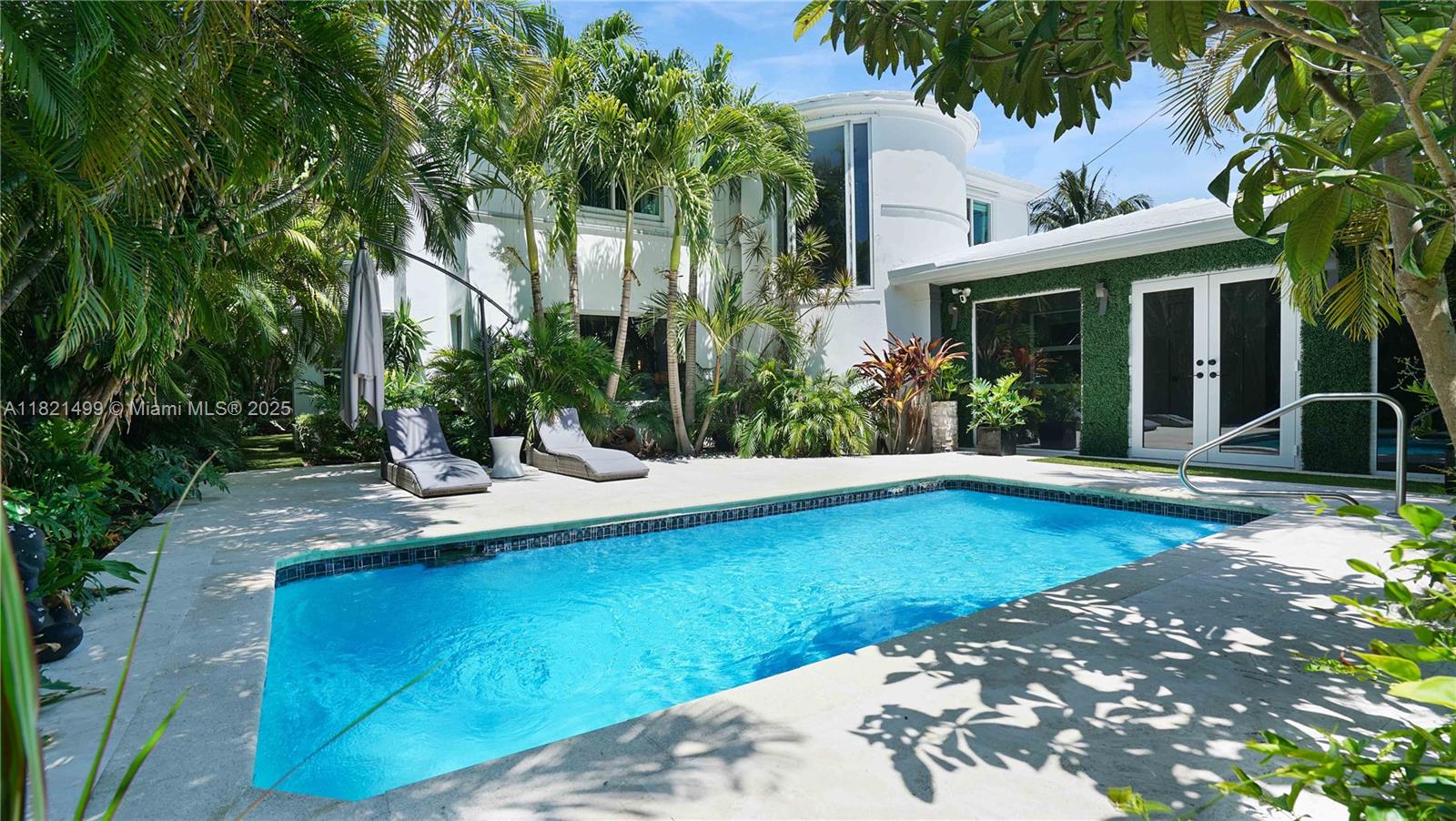 5650 Pine Tree Drive Miami Beach, FL 33140 - Photo 2 of 48