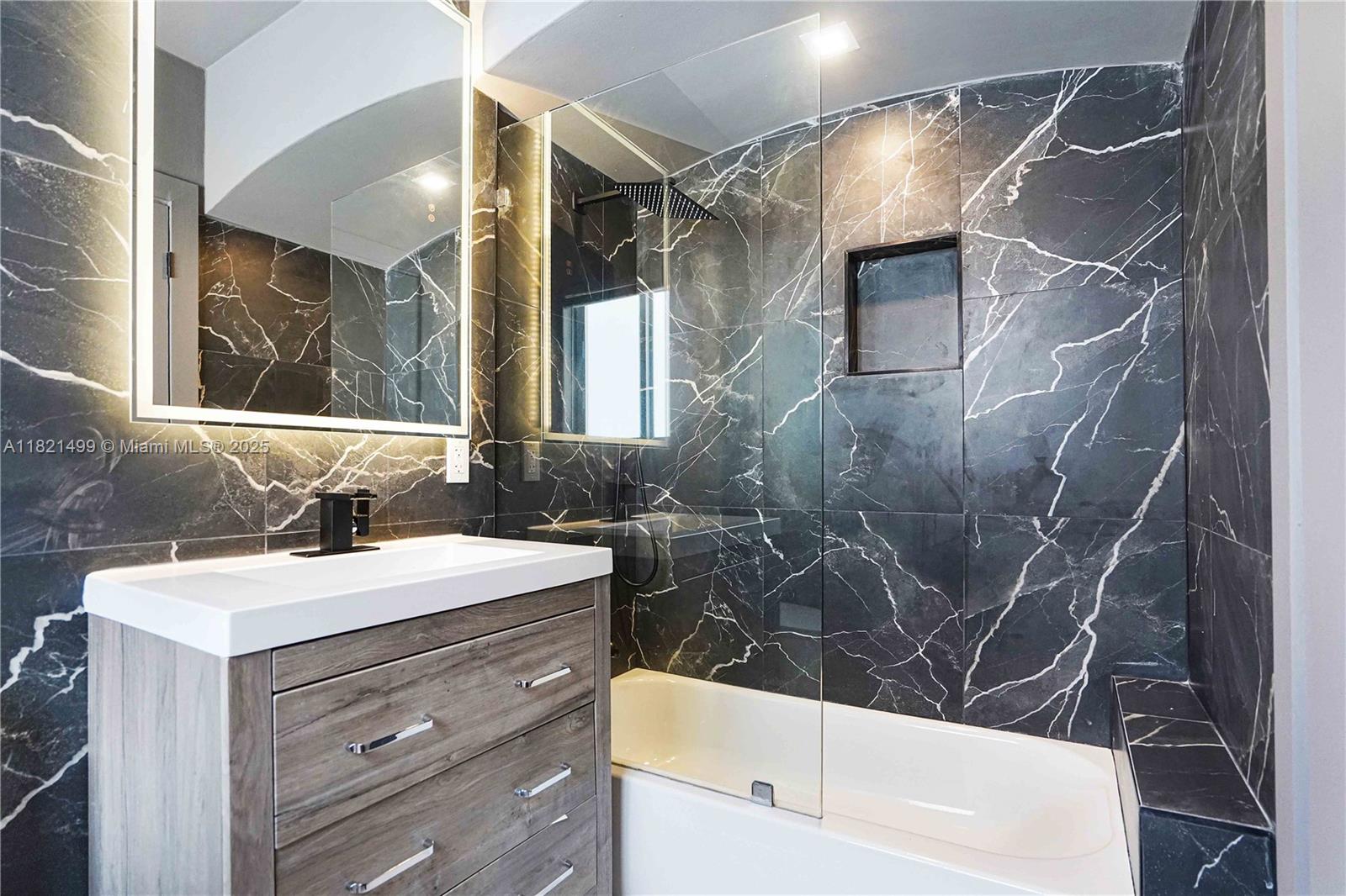 5650 Pine Tree Drive Miami Beach, FL 33140 - Photo 29 of 48